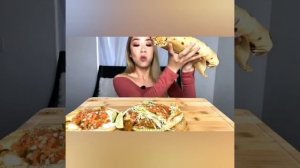 КИТАЙЦЫ ЕДЯТ НА КАМЕРУ. ???