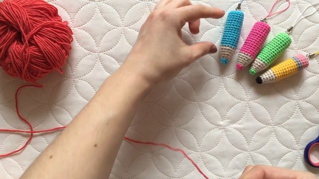 Как связать брелок Карандаш крючком | Мастер-класс | Кольцо Амигуруми смотреть онлайн