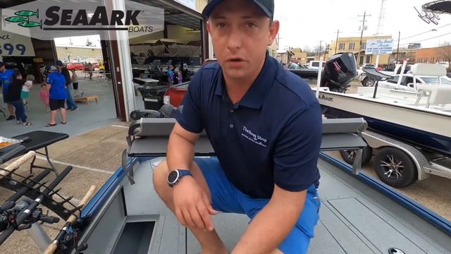 The Best Crappie Fishing Boat On The Market! Check Out The Stealth 210 Walkthrough.