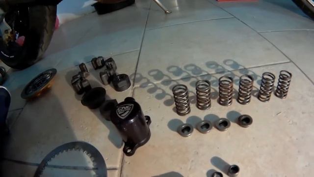 (EP.7) Ducati monster 600 modifica da frizione ad olio a secco смотреть онлайн