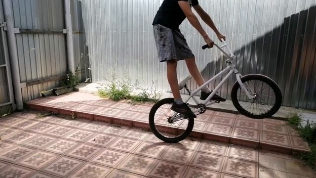 САМЫЕ ЛЁГКИЕ ТРЮКИ НА BMX!