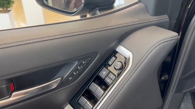 Toyota Land Cruiser 300 абсолютно новый покоритель бездорожья. Встречайте... смотреть онлайн