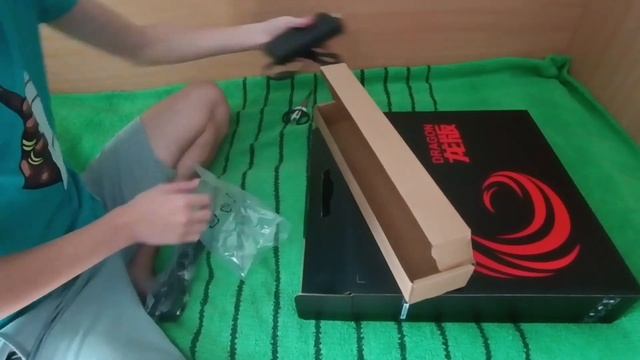 Открытие Моего Первого Ноутбука! Что же меня ожидало внутри? смотреть онлайн