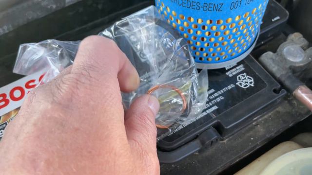 Mercedes W126 560SEL MY89 updates, oil filter tutorial and brake fluid annual change смотреть онлайн