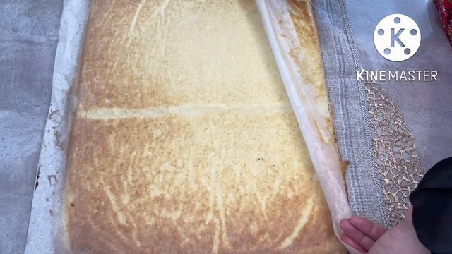Рулет за 10 минут. Бисквитный рулет со сгущёнкой. Рулет смотреть онлайн
