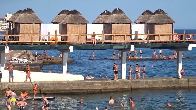 ЯЛТА! ТУРИСТЫ БЕСПРЕДЕЛЯТ на МАССАНДРОВСКОМ ПЛЯЖЕ. ЯЛТА ЦЕНЫ 2020 ОГОНЬ. ГОРЯЧИЙ СЕНТЯБРЬ смотреть онлайн