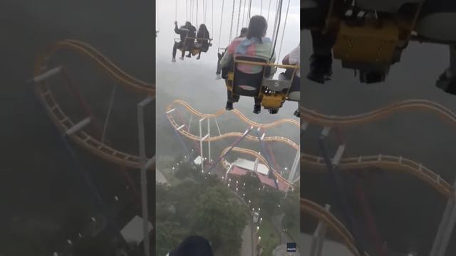 В Мексике люди застряли на аттракционе на высоте 76 метров. смотреть онлайн