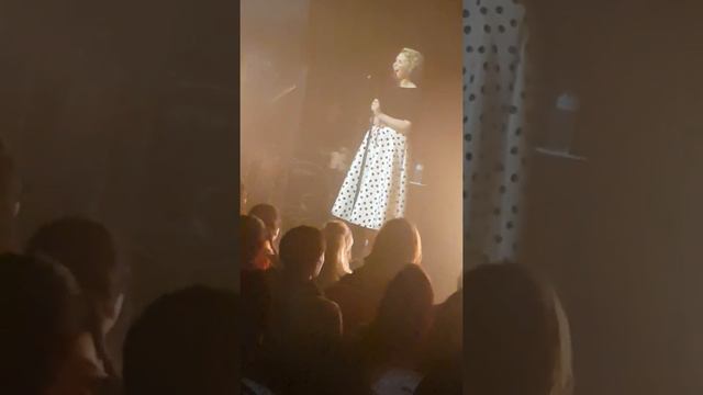 Claire Richards - I'll never love again (star is born) live in glasgow st luke's смотреть онлайн