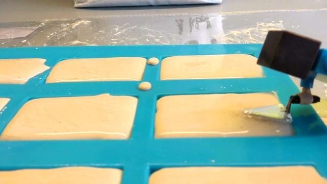 Кирпич из гипса, Ник строит дом! Видео для детей. смотреть онлайн