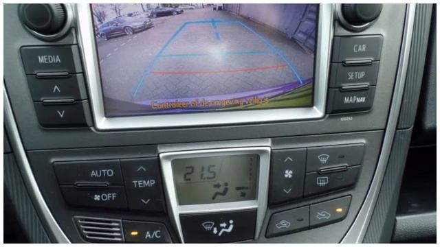 Toyota Verso-S 1.3 Dynamic Navi panoramadak смотреть онлайн