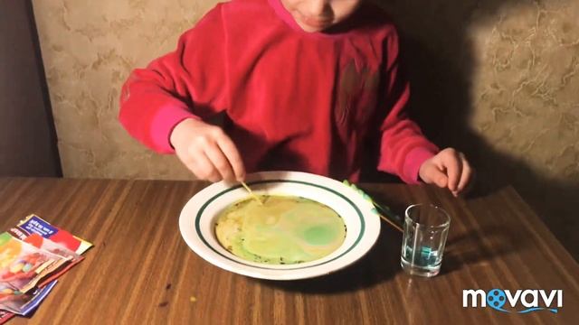 Miss Nika проводит опыты в домашних условия) Эксперименты для детей дома! смотреть онлайн