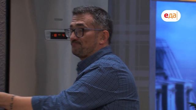 Запечённые рулеты из кабачков с сыром фета в томатно-чесночном соусе | Дежурный по кухне смотреть онлайн