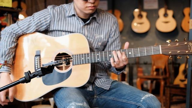 Yamaha LL-16 ARE & Martin D-28 Strumming Comparison смотреть онлайн