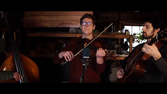 The Garden Shed Sessions | Pretty Saro смотреть онлайн