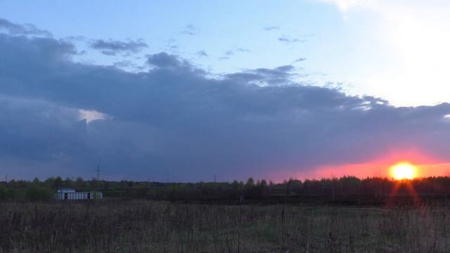 СЕЗОН ГРОЗ 2023 ГОДА ОТКРЫТ⚡ Вечерняя гроза на закате и грозовые ячейки. 26.04.2023 г. смотреть онлайн