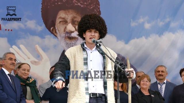 Правнук Сулеймана Стальского декламирует стихи деда смотреть онлайн