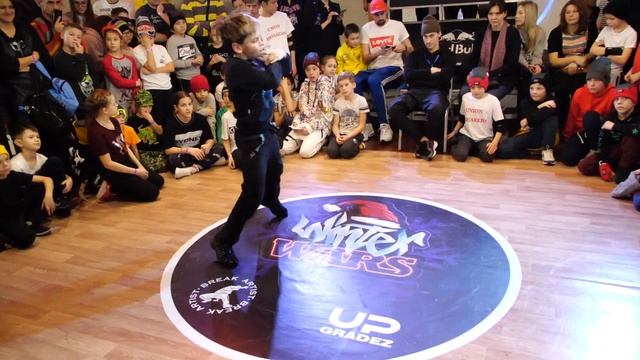 отбор до 2 лет #1014 vs bgirl Nyusha - брейкданс батл WINTER WARS 2020 смотреть онлайн