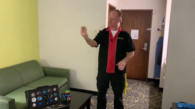 Basic AA looping with Yo-Yos. смотреть онлайн