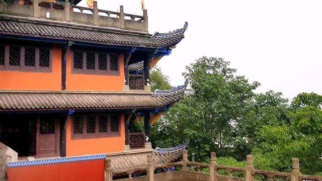 Ghost City - храмов комплекс на планината Мин