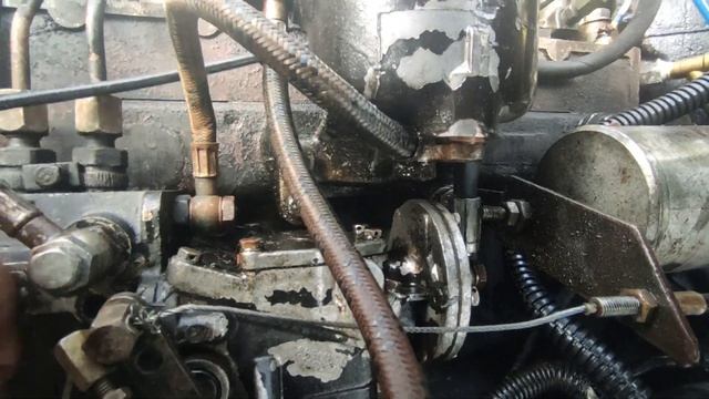 PRONAR 82 TSA- меняю топливный фильтр старого образца на корпус и фильтр нового образца.