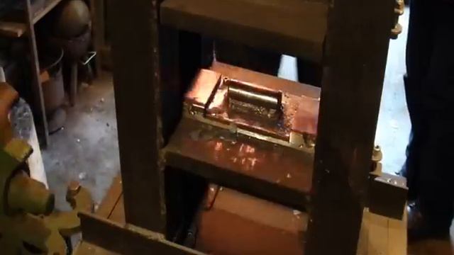 Самодельный гидравлический ковочный пресс R2D2. смотреть онлайн