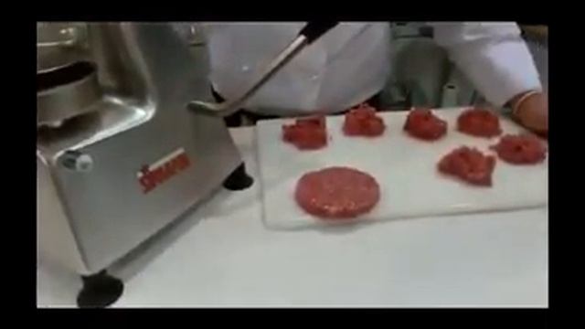 Приготовление котлет для гамбургеров с помощью Sirman SA 130 смотреть онлайн