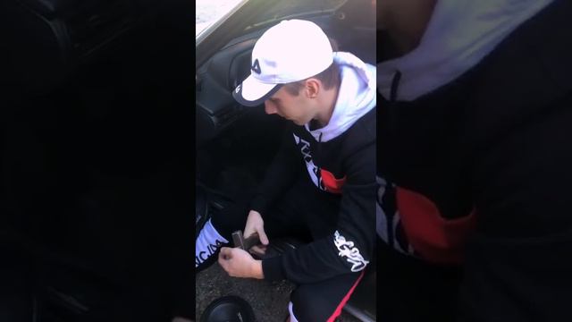 Решил установить новые динамики смотреть онлайн