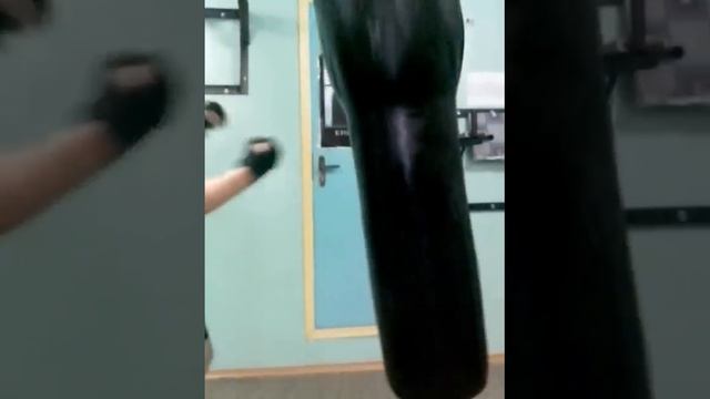 Отработка ударов на груше