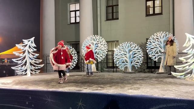 Встреча поезда Деда Мороза в Выборге 06.01.2023г Осипова Анна смотреть онлайн