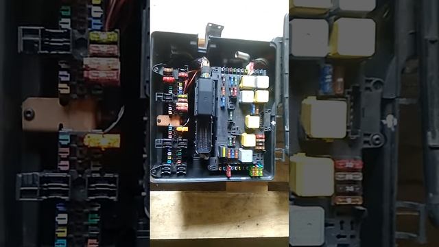 Блок предохраниетелей A6395450801 Мерседес Вито 639 рестайлинг купить A6395450203