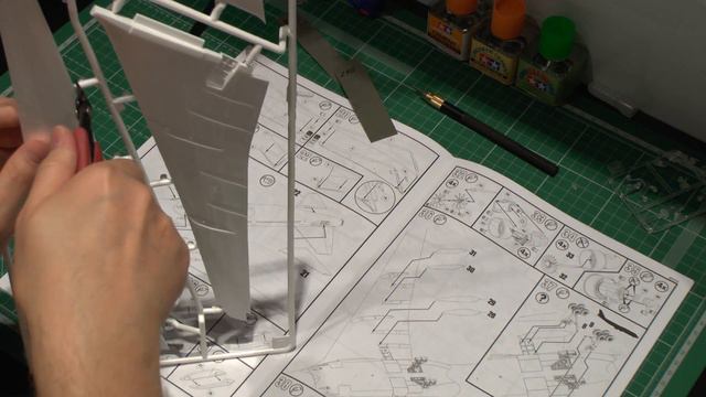 Boeing 747-8 Fanhansa, Revell, Сборка модели самолета, часть 1 смотреть онлайн