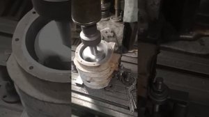 Растачиваем  корпус вакуумного насоса КО-503.
