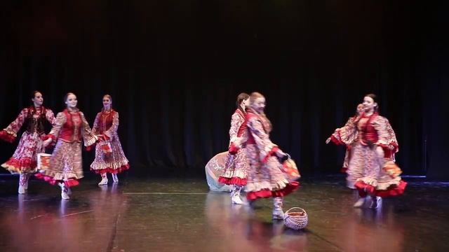 Хореографический ансамбль "Дуслык" - «В лес по ягоды» смотреть онлайн
