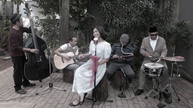 #LiveAtKlaus | Deredia - Rasa Sayange смотреть онлайн