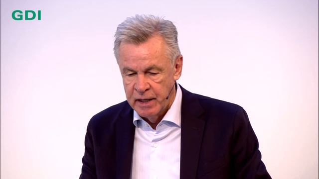 Ottmar Hitzfeld (Fussballexperte und Autor) im Gespräch | International Retail Summit смотреть онлайн
