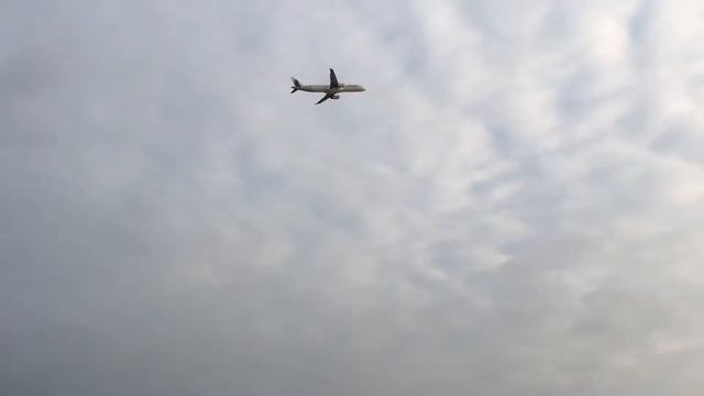 Dragonair A321 Takeoff View at Hong Kong Chek Lap Kok смотреть онлайн