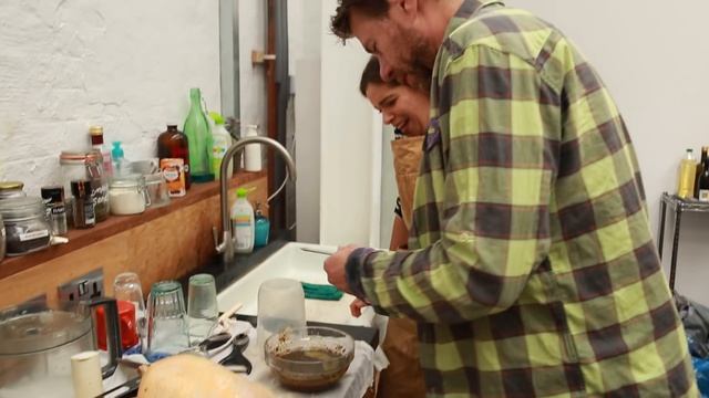 Behind the scenes with DJ BBQ making Turkey Chowder with Hotpoint and FoodTube смотреть онлайн