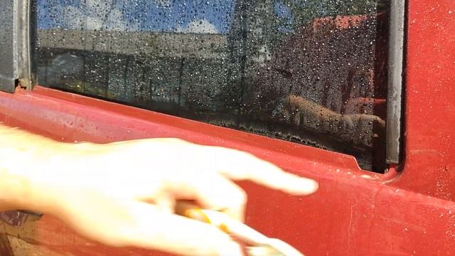 Как легко снять уплотнители стекла на Renault Duster смотреть онлайн