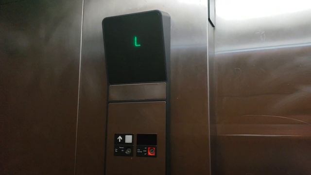 Basic, Older Otis Series 1 Hydraulic Elevator at Sidney James Mountain Lodge, Gatlinburg, TN смотреть онлайн
