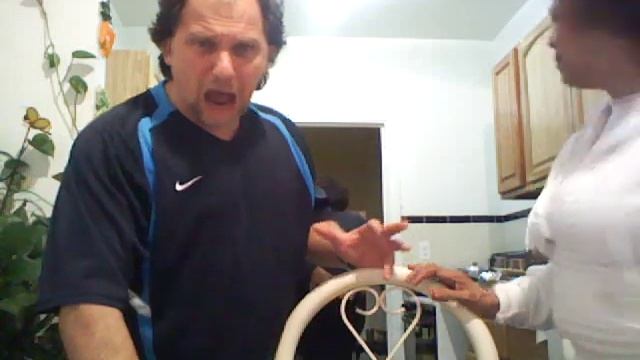 Family Reaction to: 2 girls 1 cup смотреть онлайн