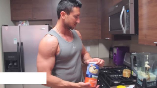 Weight Gain Shakes: "The Incredible Bulk" Mass Building Shake Recipe смотреть онлайн