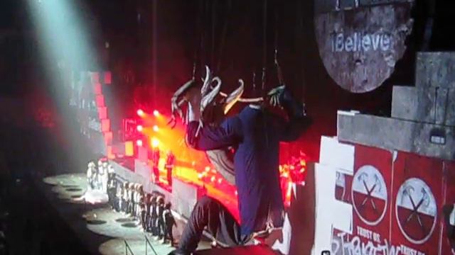 Roger Waters Concert - Another Brick In The Wall With Teacher