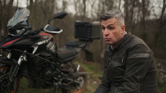 QJ SRT 800 SX - про асфальт или бездорожье? смотреть онлайн