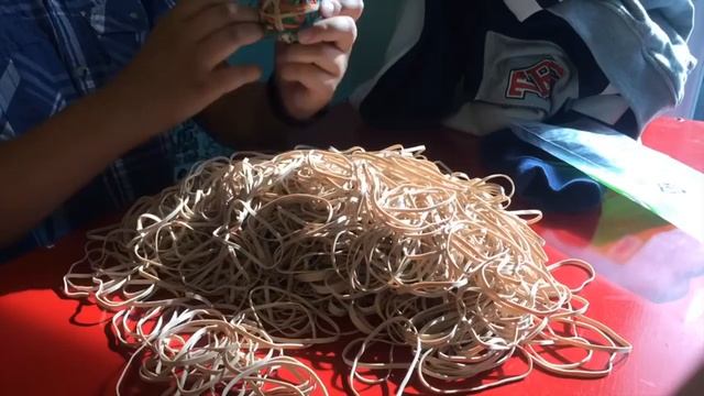 СКИНУЛ ОГРОМНЫЙ DIY ПОПРЫГУНЧИК С КРЫШИ ! он упал в бассейн :( смотреть онлайн