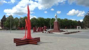 Центр п.  Матвеев Курган украсили к празднику Победы