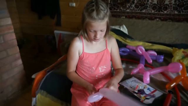 Знакомство собачек разных пород. Терьер знакомится с... Собачья ферма. Собачки с ярким окрасом. смотреть онлайн