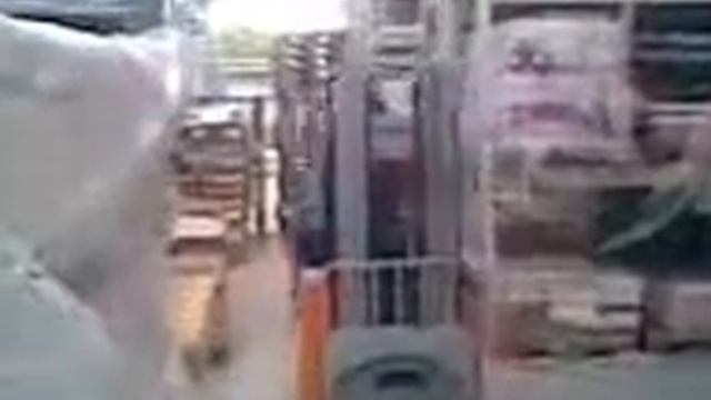 Парад в Бауцентре смотреть онлайн