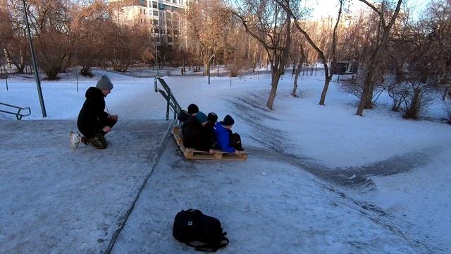 Бобслей на деревянном поддоне смотреть онлайн
