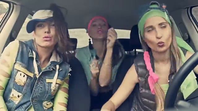 3 ДЕВУШКИ ПОЮТ В МАШИНЕ DOLLS SHOW смотреть онлайн