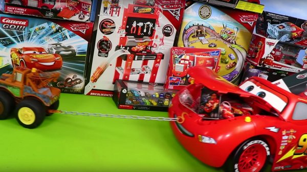 Полный набор игрушек с говорящей Молнией Маккуином Тачки 3